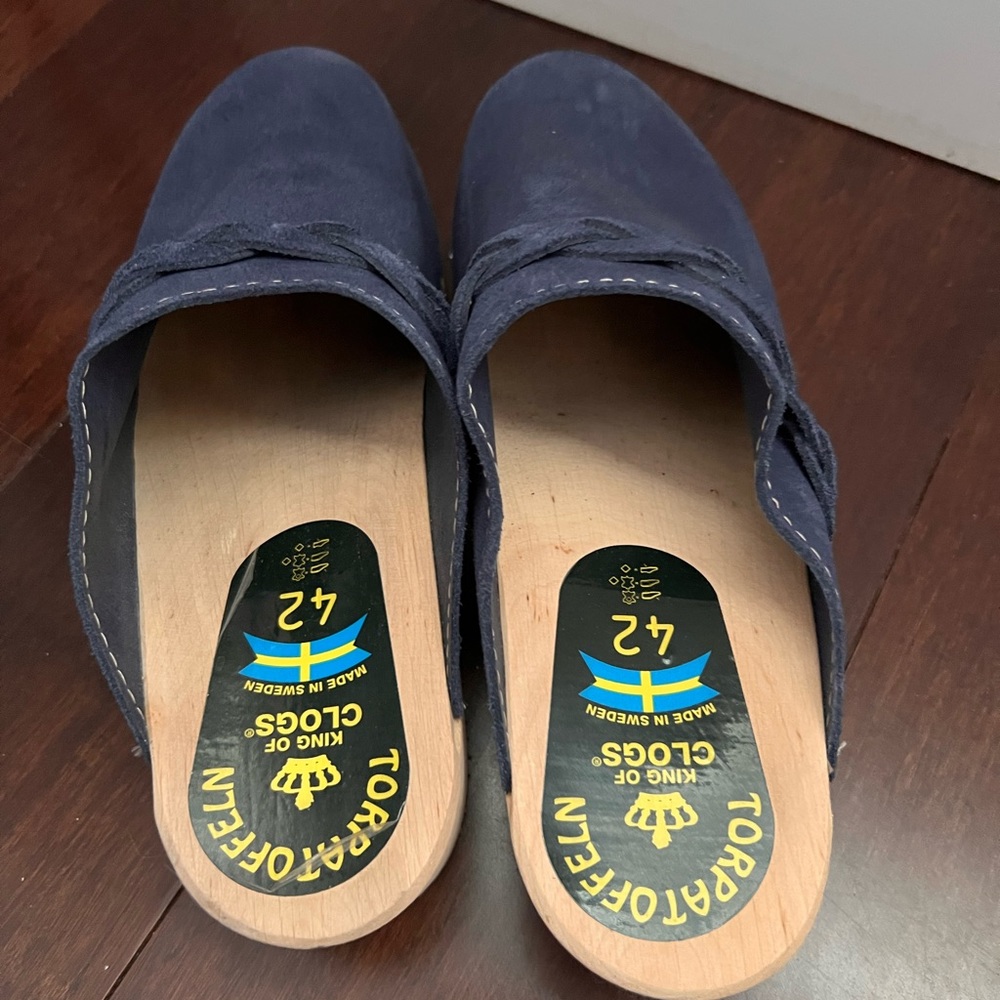 Clogs - Picture 2 of 6